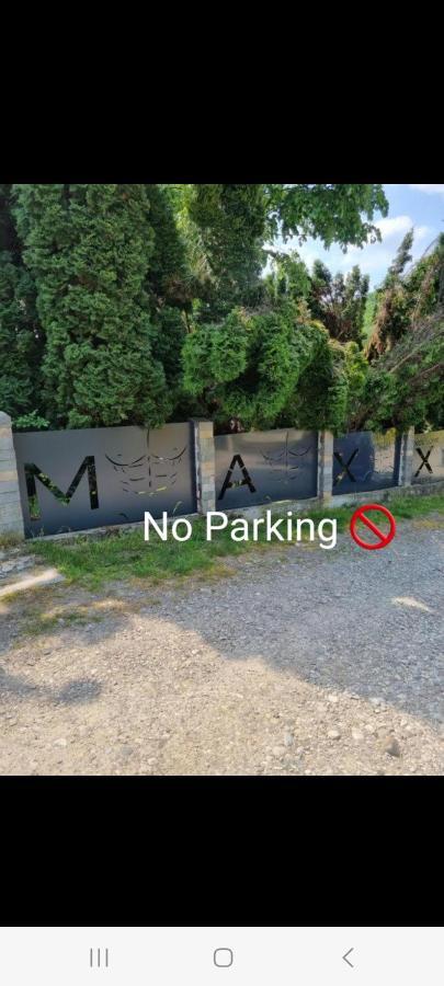 Maxx Lodge Μπακάου Εξωτερικό φωτογραφία